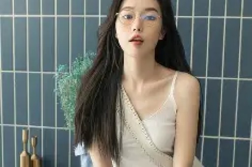 斗鱼女主播忘关摄像头私密画面流出！虚假人设彻底翻车